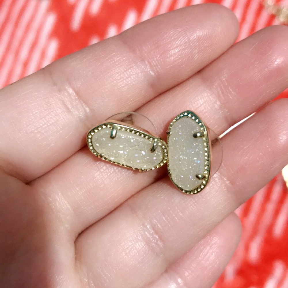 Kendra Scott studs.
